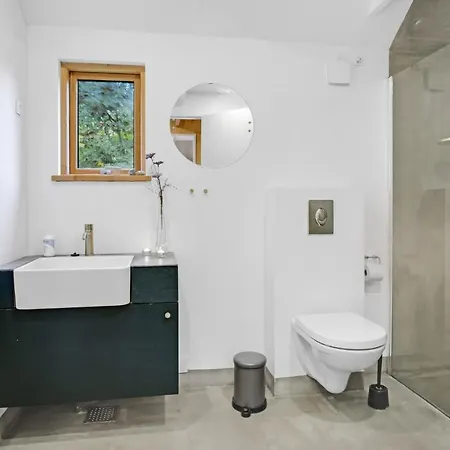 Stunning In With 3 Bedrooms And Wifi *